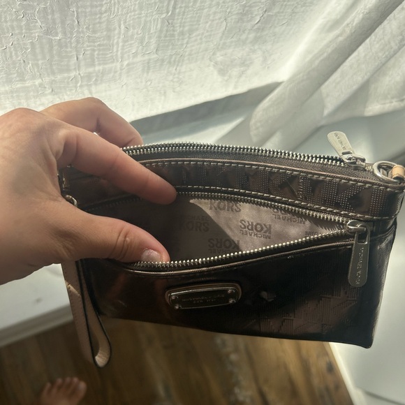 Michael Kors metallic wristlet - Picture 3 of 6